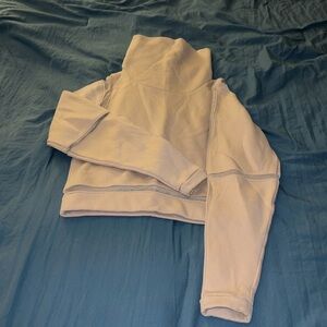 Cropped Alo sweatshirt (tan)